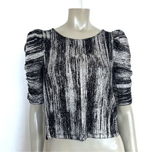 LOVE ENCOUNTER Puffy Sleeve Top